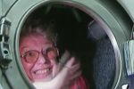 Abuela atrapada en la lavadora