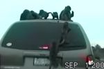 Monos se adueñan de una camioneta
