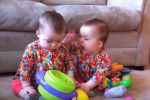 Peleas divertidas de gemelos